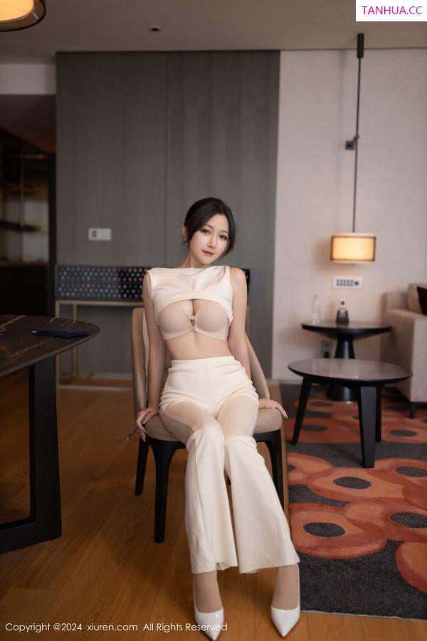 鱼子酱fish  [XiuRen]高清写真图 2024.11.15 No.9457 鱼子酱Fish 丝袜美腿第17张图片